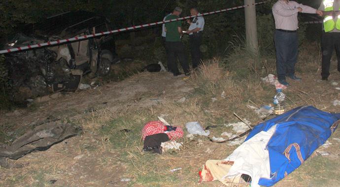 Adana'da korkunç kaza: 5 ölü, 3 yaralı