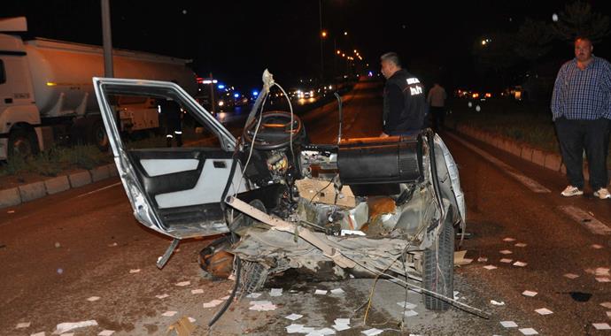 Kırıkkale'de korkunç kaza! Otomobil ikiye bölündü, 8 yaralı