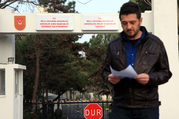 Şipşak askerlik pozu!