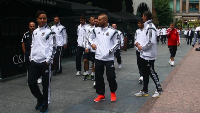 Kartal Londra sokaklarında kanatlandı