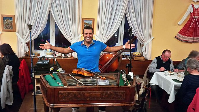 Türk işadamından barış için dünya turu