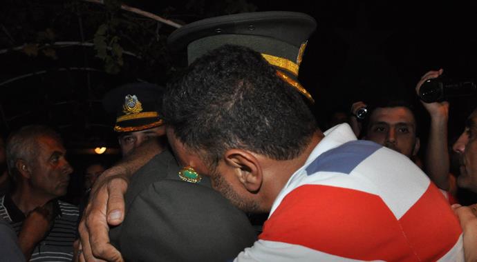 Dağlıca'da şehit olan askerlerin evine ateş düştü!