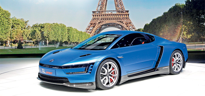 Paris'te otomobillerin geleneksel şovu başladı
