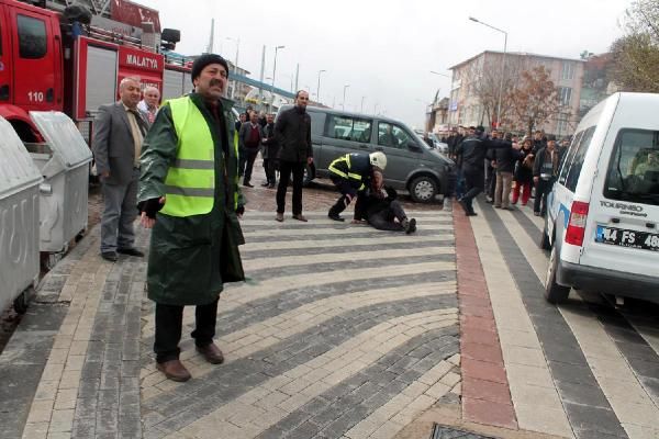 Malatya'da Maliye'nin çatısı uçtu: 3 ağır yaralı