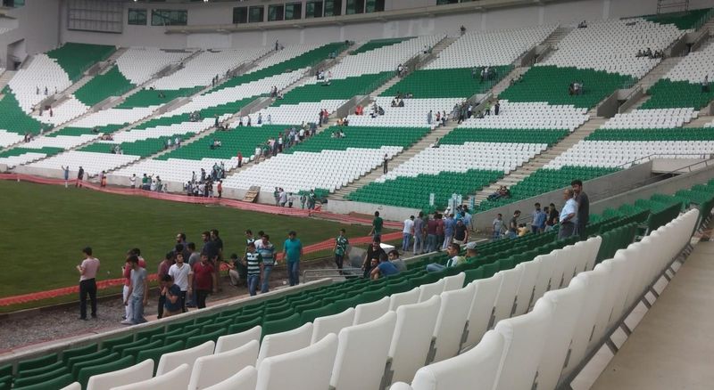 Ziyaretçilere açılan Timsah Arena'da zemin hasar gördü