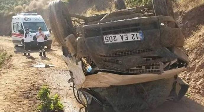 Minibüs devrildi: 2 ölü, 8 yaralı