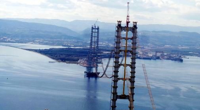 Körfez Köprüsü'nün silüeti oluştu