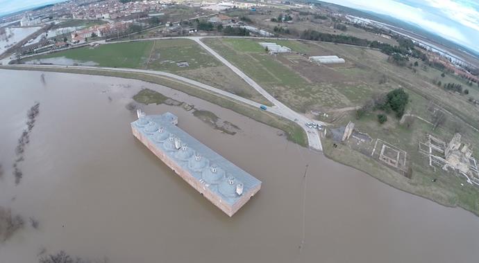 Edirne'de bir mahallede 5 bin kişi mahsur kaldı