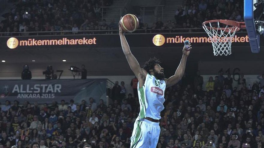 Smaç atarken selfie çekti