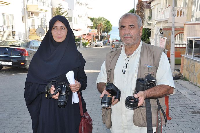 CHP'liler başörtülü gazeteciye saldırdı