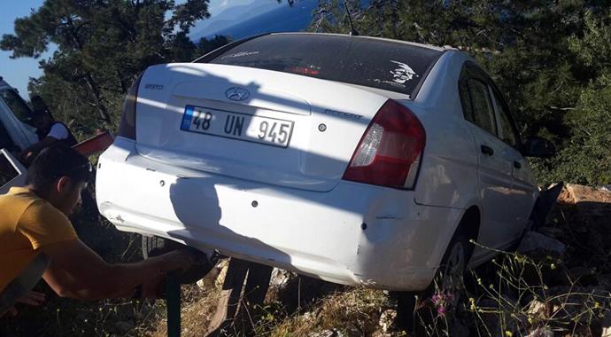 Bodrum'da otomobil şarampole uçtu: 2 yaralı