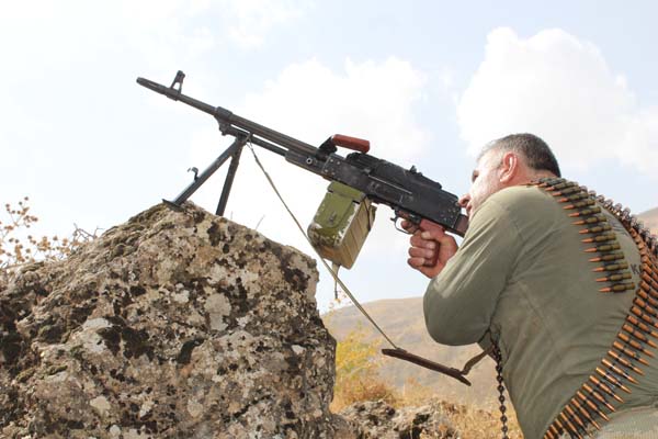 Kahraman korucu 3 saat boyunca teröristlerle çatıştı!