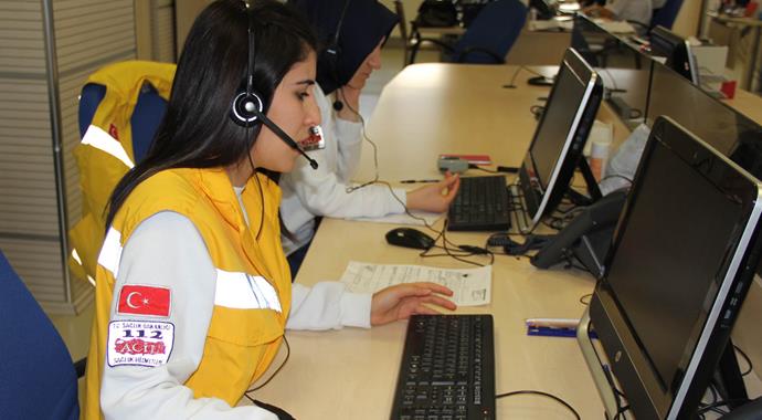Hamile kadına telefonla doğum yaptırdı