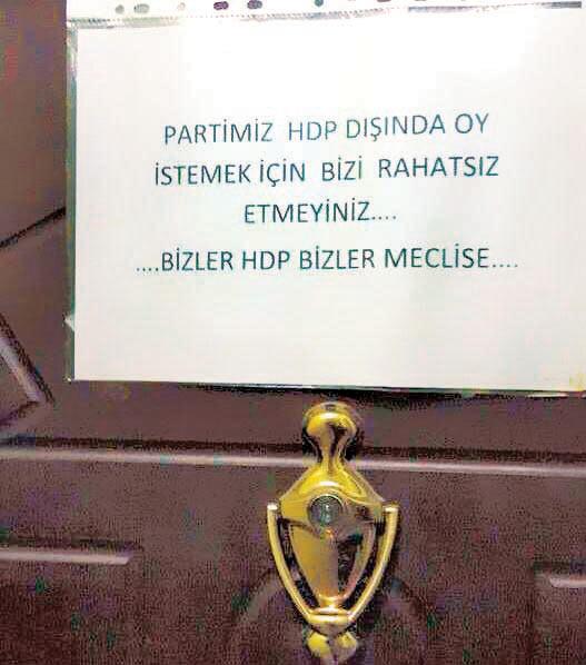 Kürtlerin kapılarına zorla bu yazıyı astırıyorlar!