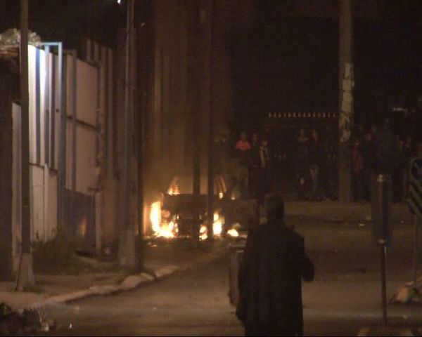 İstanbul'da Kobani eylemi! Belediye otobüsünü yaktılar