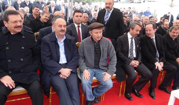 Bakan Müezzinoğlu'nun önünde kendini yakmak istedi