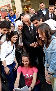 Başkan Topbaş'tan 'İstiklal'de Selfie' pozu
