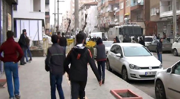 Galatasaray'a Diyarbakır'da taşlı saldırı