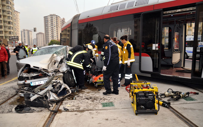 Tramvay yolunda dehşet: 1 ölü