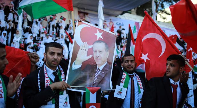 Gazze'de iki bin çift dünya evine girdi