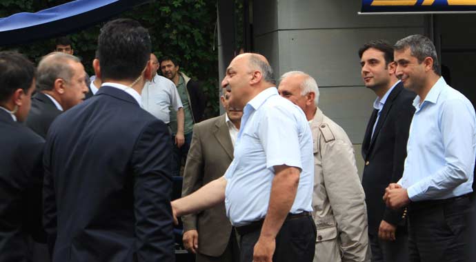 Başbakan Erdoğan taksicilerin çay davetini kırmadı