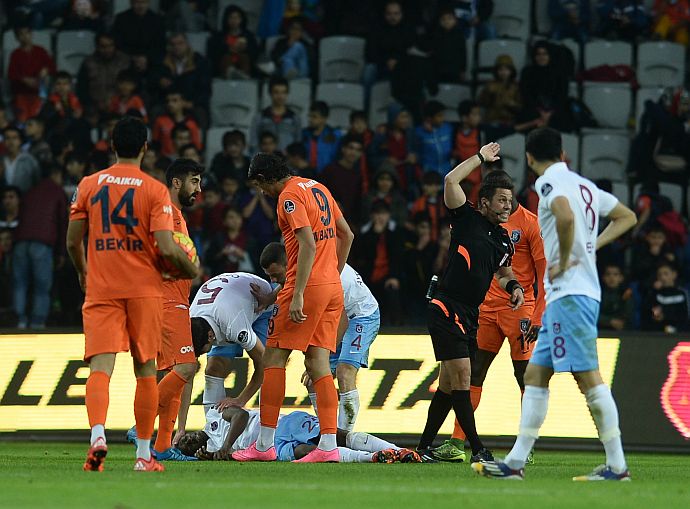 Stephane Mbia bilincini kaybetti