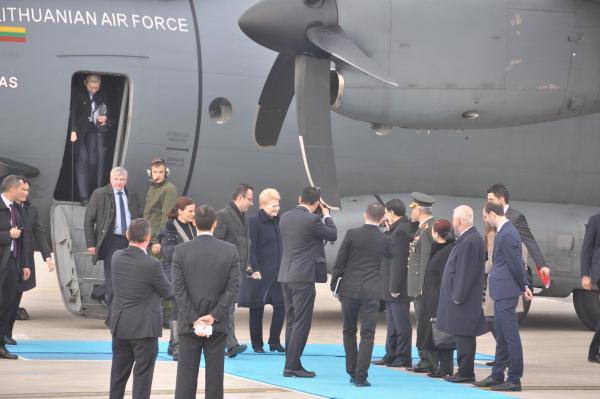 Cumhurbaşkanı kargo uçağı ile geldi