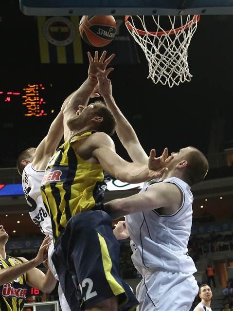 Fenerbahçe Turow'u rahat geçti: 89-74