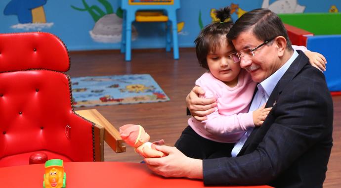Başbakan Davutoğlu'ndan engelli vatandaşlara iki müjde