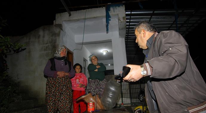 Baraj taştı, mahalle boşaltılıyor