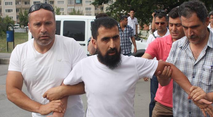 Açıklama yapılırken bir anda saldırdı