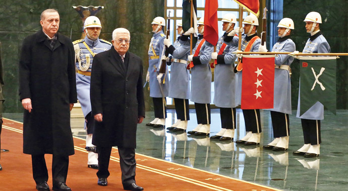 'İslam dünyası üzerine oyunlar oynanıyor'