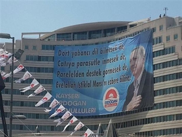 Başbakan Erdoğan'ı coşturan pankart