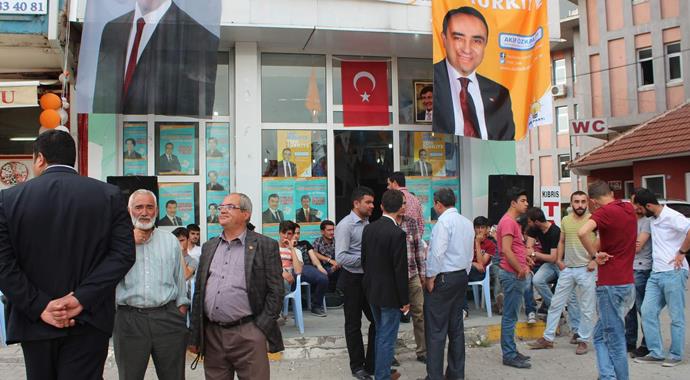 Afyonkarahisar'da AK Parti seçim bürosuna çirkin saldırı