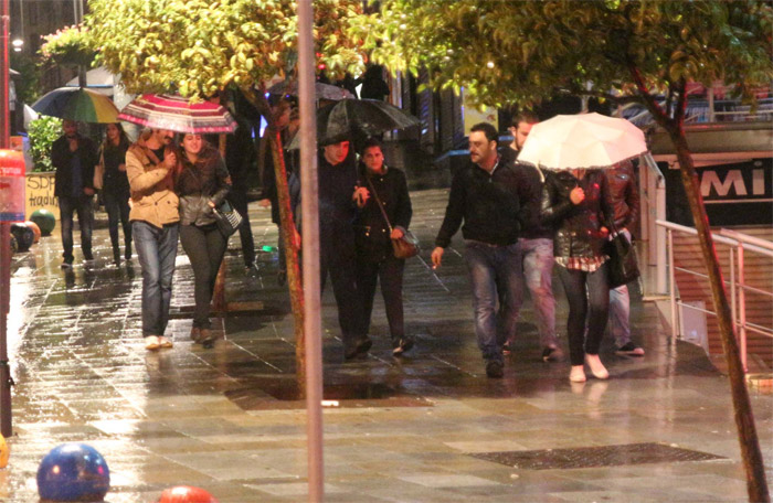 İstanbul'da gece yarısı kuvvetli yağış ve fırtına etkili oldu