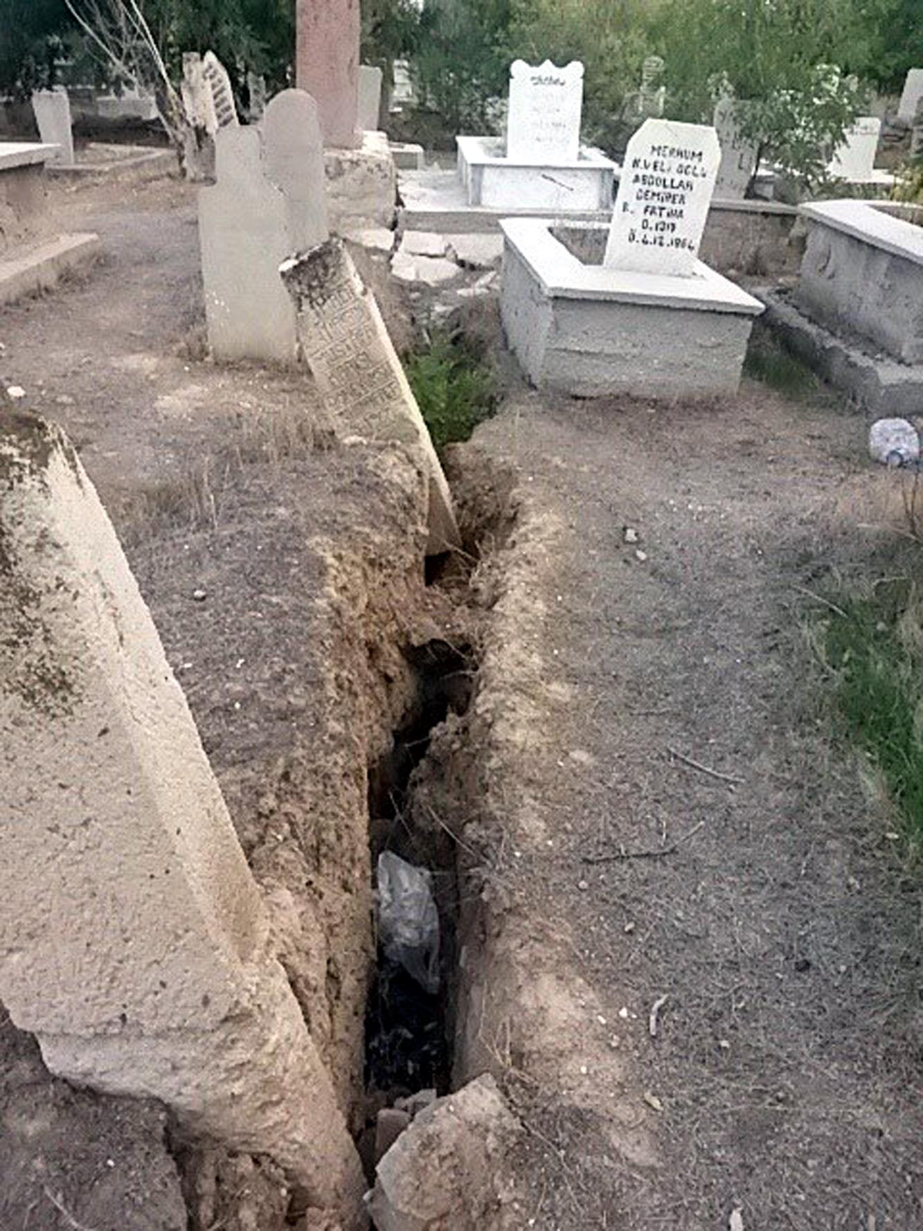 Korkutan yarıklar