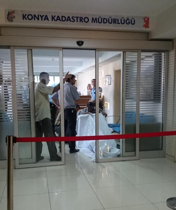 Ceset yerde yatarken, işlemler devam etti