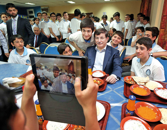 Davutoğlu'ndan 'Paralel'e çarpıcı benzetme: 'Yeniçeri gibiler'