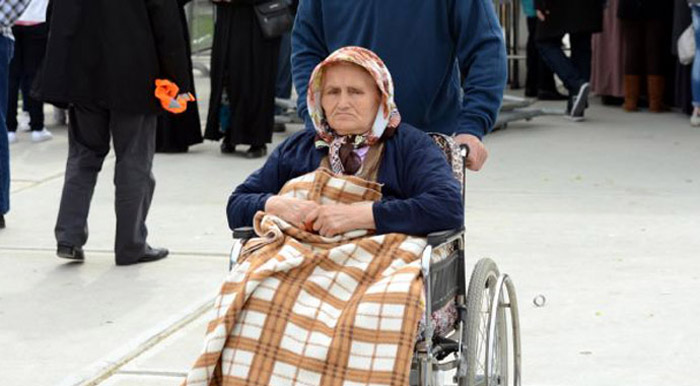 AK Partililer akın akın Yenikapı'ya gidiyor