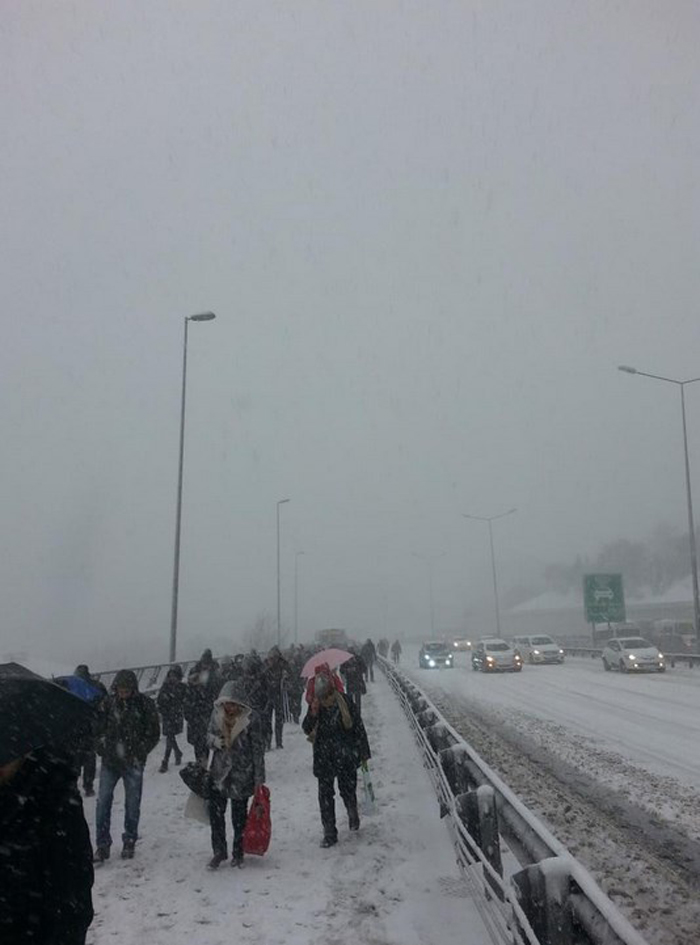 İstanbullular Boğaz geçişinde yürümek zorunda kaldı