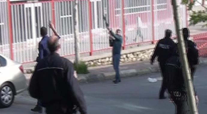 Evden kaçan kız kardeşini, av tüfeğiyle kovaladı