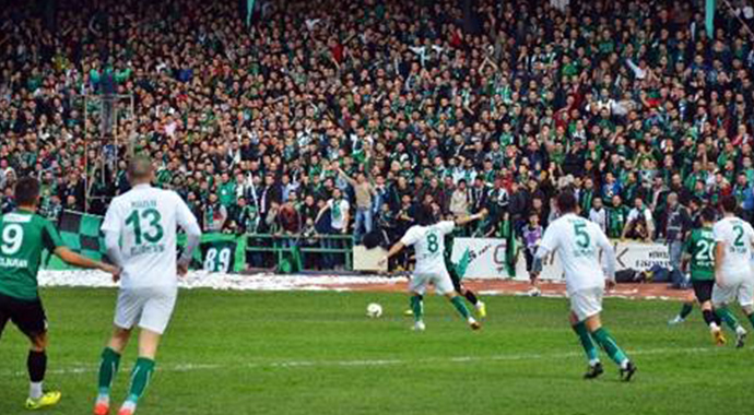 Kocaelispor'un tribünleri tıklım tıklım ama...