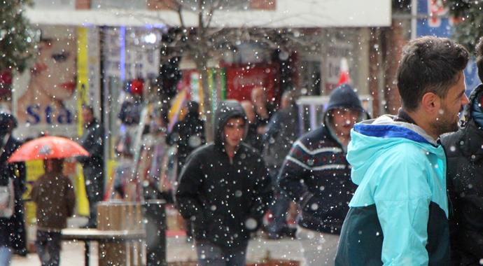 Bolu'da kar yağışı şaşkınlığı