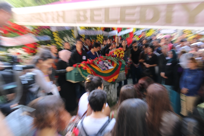 Dicle Deli'nin tabutu PKK'nın sözde bayrağına sarıldı