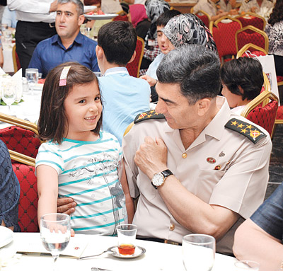 Askerden anlamlı iftar
