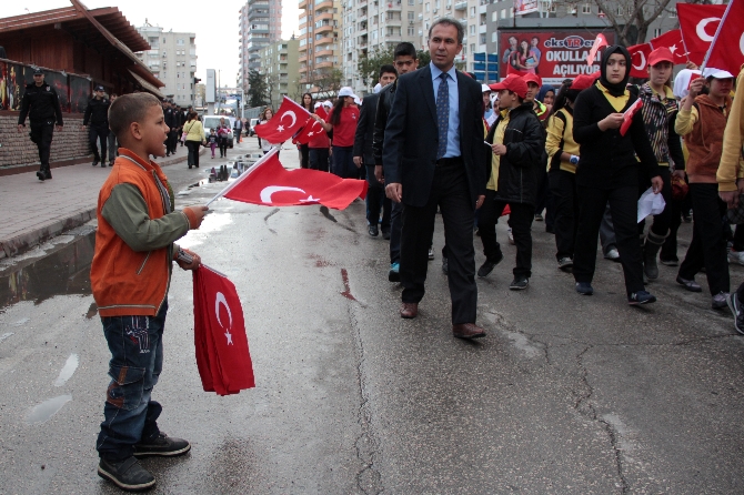 Yaşıtları bayram yaptı, Efe bayrak sattı