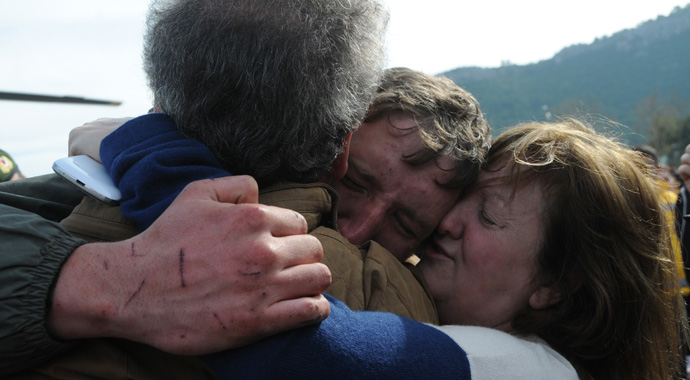 Antalya'da 3 gün sonra bulunan öğrenci turistler ailelerine kavuştu