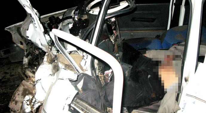 Kamyonet otomobili biçti: 1 ölü, 5 yaralı