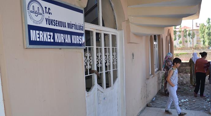 Yüksekova'da polise bombalı saldırı