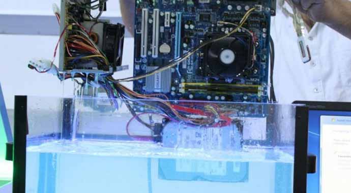 Muhteşem türk buluşu! Suda çalışan bilgisayar